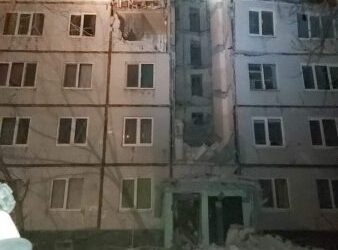 FOTO/ Ushtria ruse godet civilët: Shkatërron me raketë pallatin 9-katësh në Kharkiv, vritet një grua, disa të plagosur