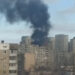 VIDEO/ Rusët godasin me raketë një vendbanim në periferi të Kievit