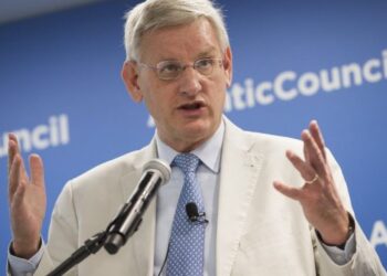 Bildt: Mosvënia e sanksioneve ndaj Rusisë, e skualifikon Serbinë nga procesi i anëtarësimit në BE