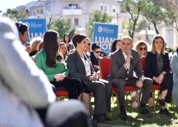 VIDEO-LAJM/ Sot 59% e Bashkisë së Durrësit janë gra, kandidati Bashës bën gafën, garanton se 50% do të jenë femra pas 6 Marsit