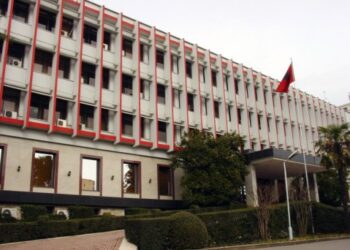 Sulmi rus/ Ministria e Jashtme thirrje shqiptarëve: Largohuni nga Ukraina sa më parë, ja numrat e kontaktit