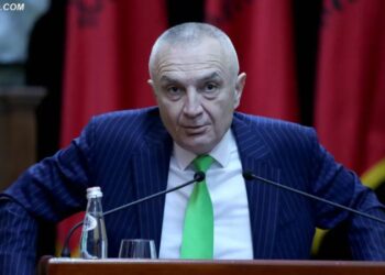 ‘Mprehja e sfurqeve e sopatave’/ Kushtetuesja pyet presidentin Meta për deklaratat gjatë fushatës zgjedhore
