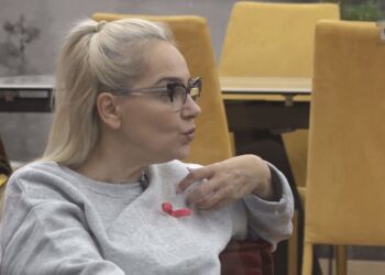 “Pse nga Prrenjasi vij unë?!”/ Ish-kryebashkiakja shpërthen ndaj Monikës: Ha e pi qyl, ke mentalitet të babaqemos