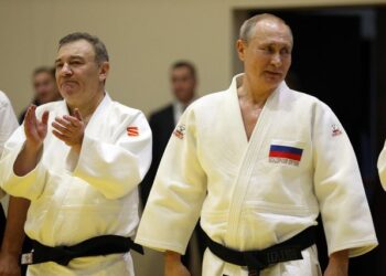 FOTOT/ Mik i vjetër i Putinit, ish-presidenti i Dinamos dhe oligarkët e tjerë rusë që u ndëshkuan nga Britania