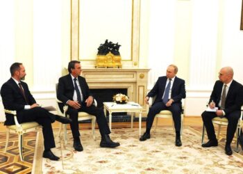Protokolli cinik i Putin: Në tryezë 10 metra larg Macron e Scholz, por ngjitur me Presidentin e Brazilit