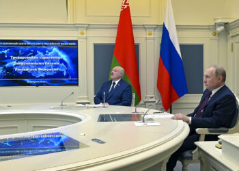 FOTO/ Rusia nis stërvitjet ushtarake nga ajri e deti, pamje nga ambientet ku po qëndron Putin dhe po mbikqyr trupat