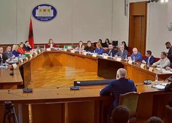 LIVE! Rama përballë Tabakut! Kryeministri pyetet për Inceneratorët nga Komisioni Hetimor