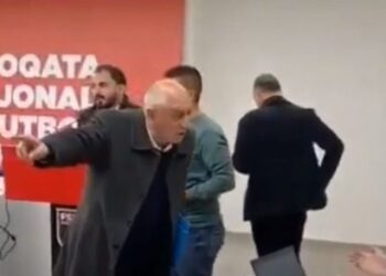 VIDEO/ Tension dhe debate, FSHF përzë mediat, çensurë për zgjedhjet në Shoqatën Rajonale të Futbollit Shkodër