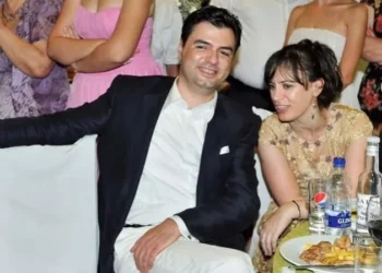 “Me ty është dita ime e preferuar”, Aurela i dedikon fjalë të ëmbla dashurie Lulzim Bashës