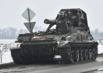 Përshkallëzimi/ Me 3 500 ushtarë të vrarë e 102 tanke të shkatërruara, Putini s’ia del. Rusia nis “shkatërruesit e qyteteve” drejt Ukrainës