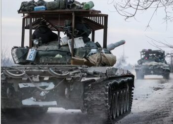 Rusia nisi sulmin amfib/ Zyrtari i Pentagonit: Një e treta e fuqisë së saj luftarake e grumbulluar për pushtim në Ukrainë