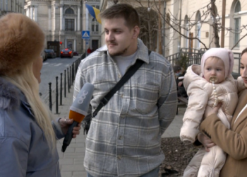 Çifti ukrainas: Për ne s’ka luftë, duam paqe për fëmijën tonë. Sulmi nga Rusia, propagandë