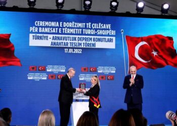 PD, denoncim për apartamentet në Laç/ Reagon kryebashkiakja e Kurbinit: Ja pse është vonuar dorëzimi i çelësave