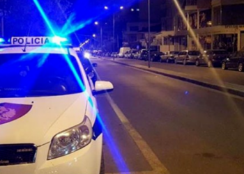 Aksident i rëndë në Divjakë/ 40 vjeçari me “Porche” përplas këmbësoren, gruaja vdes në spital