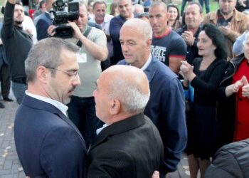 “E kam kokën lart”/ Flet babai i Saimir Tahirit: Ka punuar dhe ka sakrifikuar shumë, nuk i ka hyrë në hak askujt