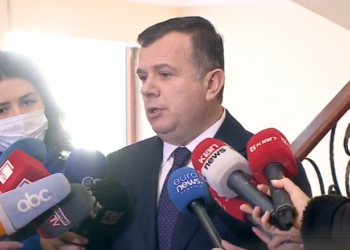 Balla në Kushtetuese: Meta ka kryer aktivitet politik dhe dëmtoi imazhin e vendit