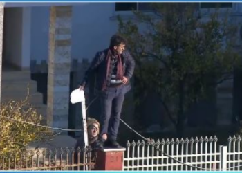 Do t’i shembet banesa/ Banori i “5 Majit” hipën mbi kangjellat rrethuese, tregon dokumentet