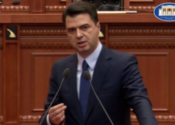 Basha replika me Manjën, i kujton Tahirin: Je i përkëdhelur, do të vijë edhe dita jote. Mendohu mirë