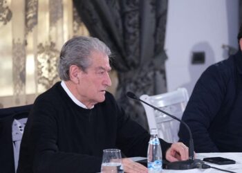 Po prezantonte kandidatin në Lushnje, Sali Berisha i ngatërron emrin me ish-deputetin