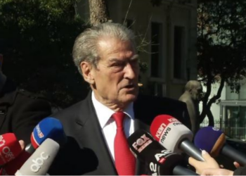 Basha pro zgjatjes së Vettingut/ Berisha: Pengu dhe pengmarrësi janë në bashkëqeverisje, unë votoj kundër