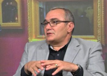 A ju kujtohet takimi Ramiz Alisë me intelektualët në gusht 1990?