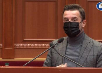 ‘Pres të dalë sot dhe të lëpijë pështymën që ka hedhur në drejtim të gjyqtarëve’/ Braçe ‘shpërthen’ ndaj Metës pas vendimit të gjykatës