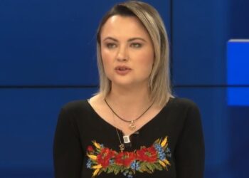 Ukrainasja që jeton prej 11 vitesh në Shqipëri: Edhe gratë po marrin armët, mos na lini vetëm përballë Rusisë