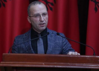 Meta iu drejtua Prokurorisë/ Këshilltari i Presidentit: Kuvendi shkeli 13 herë Kushtetutën. Ja manipulimi me shkresën e Ruçit