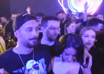 U nda edhe me Triksën, Donaldi shihet në krahët e një vajze tjetër!