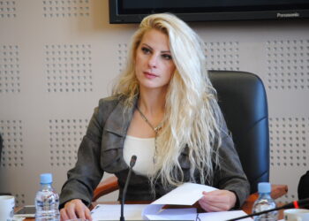 Deputetja më e bukur shqiptare merret në pyetje nga Prokuroria Speciale
