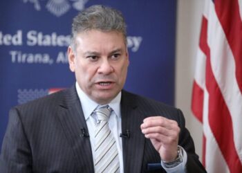 “Do të ketë pasoja të rënda!”/ Zyrtari i lartë i SHBA, një tjetër paralajmërim për politikanët e Ballkanit: Disa ‘grabitqarë’ po …