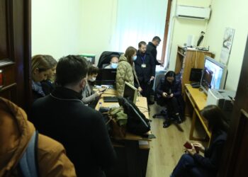 FOTO / Çfarë po ndodh në Kushtetuese? Trupa tërhiqet për vendimin e Metës