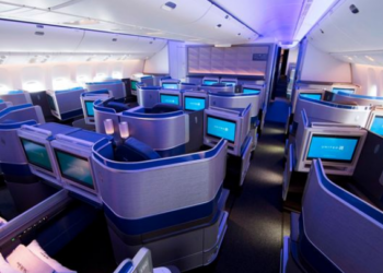 “E kapi nga duart dhe ajo po ulëriste”/ Burri tenton të përdhunojë të renë gjatë fluturimit ajror