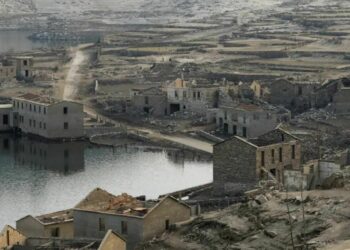 FOTO / Fshati fantazmë shfaqet pas 30 vitesh