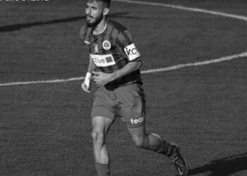 Tragjike/ Ndahet nga jeta futbollisti shqiptar, ra pa ndjenja në fushë në minutat e para të ndeshjes. Emri