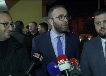 Zgjedhjet në Lushnjë/ Bardhi prezanton Indrit Sefën dhe ironizon Genc Pollon pas akuzave të tij!
