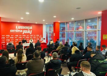 “6 marsit”/ Kryemadhi fushatë për kandidatin e Berishës në Lushnjë: Të zgjedhim një kryetar bashkie që u nënshtrohet interesave të qytetarëve dhe jo bandave!