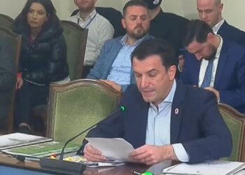 I njihni Gugalljan, Mërtirin dhe Zoton? Veliaj nxjerr blof Tabakun: I kam parë në FOTO me sekretarin e PD
