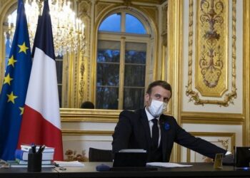 “Ukraina”/ Macron zhvillon 2 orë bisedë telefonike me Putin për uljen e tensioneve të krizës!
