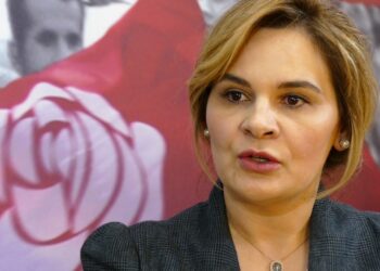 “Rama ia uli pantallonat Bashës dhe i tha…”/ ‘Shtang’ Kryemadhi: I kam thënë po më tradhtove, nuk të ndahem!