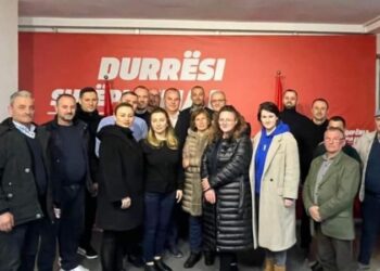 FOTO/ Ardian Muka u propozua nga Berisha si kandidat i “Shtëpisë së Lirisë” për bashkinë e Durrësit, prezantohet nga LSI