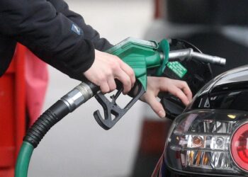 Shqiptarët paguajnë naftën më të shtrenjtë në Europë, në raport me fuqinë blerëse