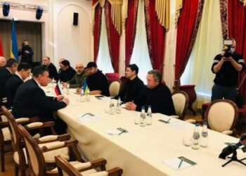 Pas pushimit/ Këshilltari i Zelenskit konfirmoi rifillimin e negociatave Rusi-Ukrainë afër kufirit bjellorus. Ende shpresë