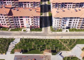 Përfundon sot shpërndarja e çelësave në Laç, 522 familje futen në shtëpi të re