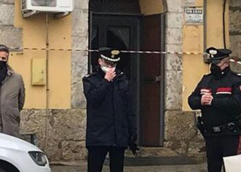 Tragjike/ Polici vret me armë djalin e tij 24-vjeçar, tenton të arratiset por prangoset nga kolegët