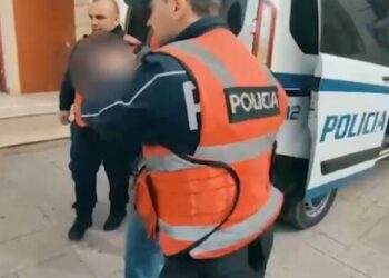 EMRI/ Pranga 34-vjeçarit në Tiranë, lëvizte me armë zjarri