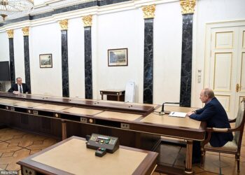 Distancë ekstremisht e largët/ Jo vetëm Macron, Putinit as ministrat e tij nuk mund t’i afrohen