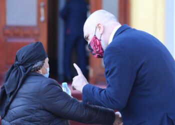 “None, nuk ta sjell dot shtëpinë këtu”, zbardhet debati i Ramës me qytetaren në dyert e Kuvendit