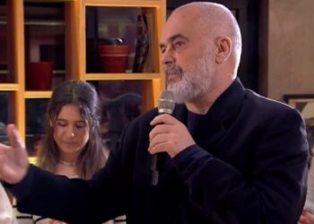 “Midis dy burrave që i ka pjellë një sherr, zgjedhja është një grua që do të çojë më tej punët e Durrësit”