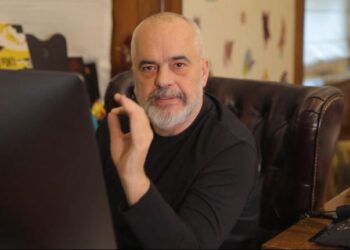 Pak minuta para takimit me Blinken/ Kryeministri gjen kohë për komentuesit: “E shkatërruat vendin…”. Rama i përgjigjet: “Të shash dhe shpifësh është kollaj, por…”